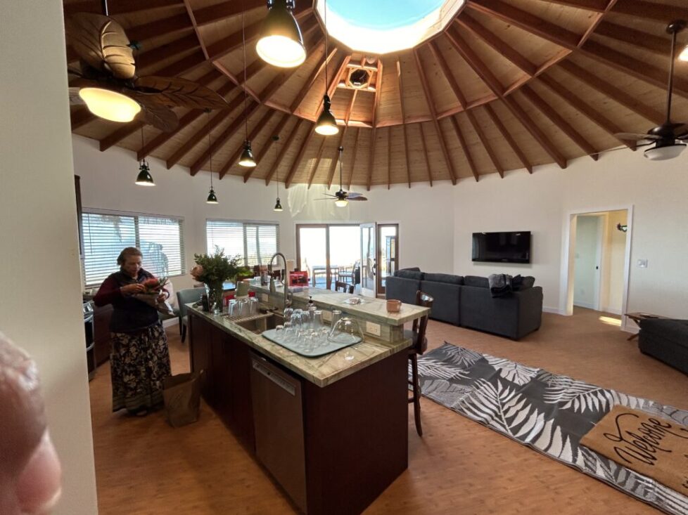 Spacious living room with a central kitchen.